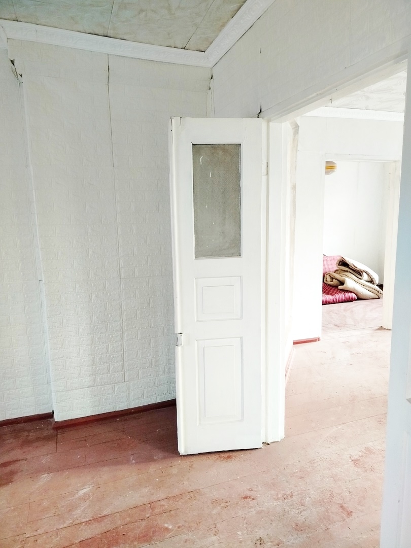 🏡 Продается дом по адресу: ул. Достоевского, район СШ № 27. Основные характеристики: 🏘 Общая площадь: 60 кв.м 🛠 Материал стен: мергель под кирпич 🏠 Количество комнат: 3 💧 Все коммуникации в доме: свет, газ, вода 🚿 Есть возможность установки ванной комнаты (подведены вода и слив) 🌳 Участок: 10 соток, угловой, ...