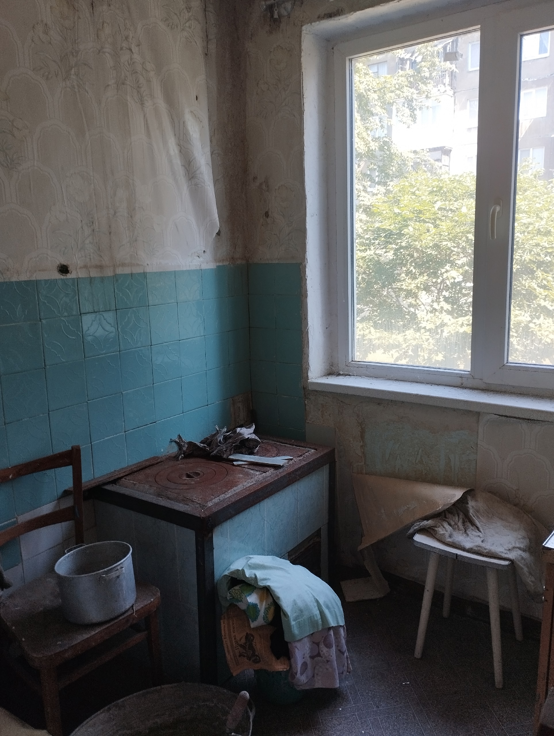 Продам 2-х комнатную квартиру на 2 -ом этаже в 5- ти этажном доме ( панельный ) 2-ой подъезд. ( 45 кв. ) Луганская область Свердловский р-н пгт Червонопартизанск. Центр города прям возле администрации в радиусе 100 метров Школа, больница, кафе, сквер, детская площадка. С документами всё в порядке!!! Требуется...