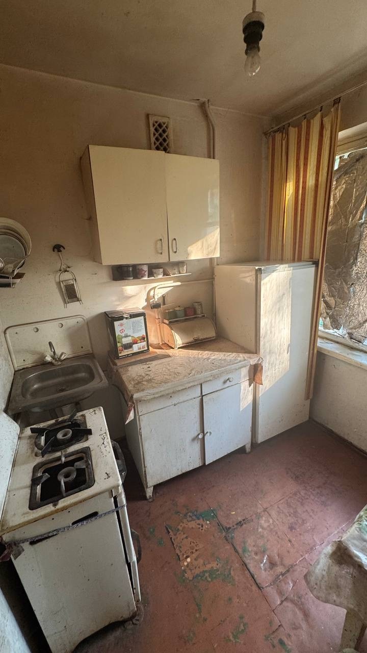Продам 2-комнатную квартиру на кв. Солнечный‼‼ ✅3/5 этаж, панельный дом ✅ Общая площадь — 45 м² ✅ к продаже ✅Находится в районе с развитой инфраструктурой: университет им. Даля, магазины, остановки — всё в шаговой доступности! 💰 Цена: 3700000 руб. ☎ +79591569157, +79591569156 ...